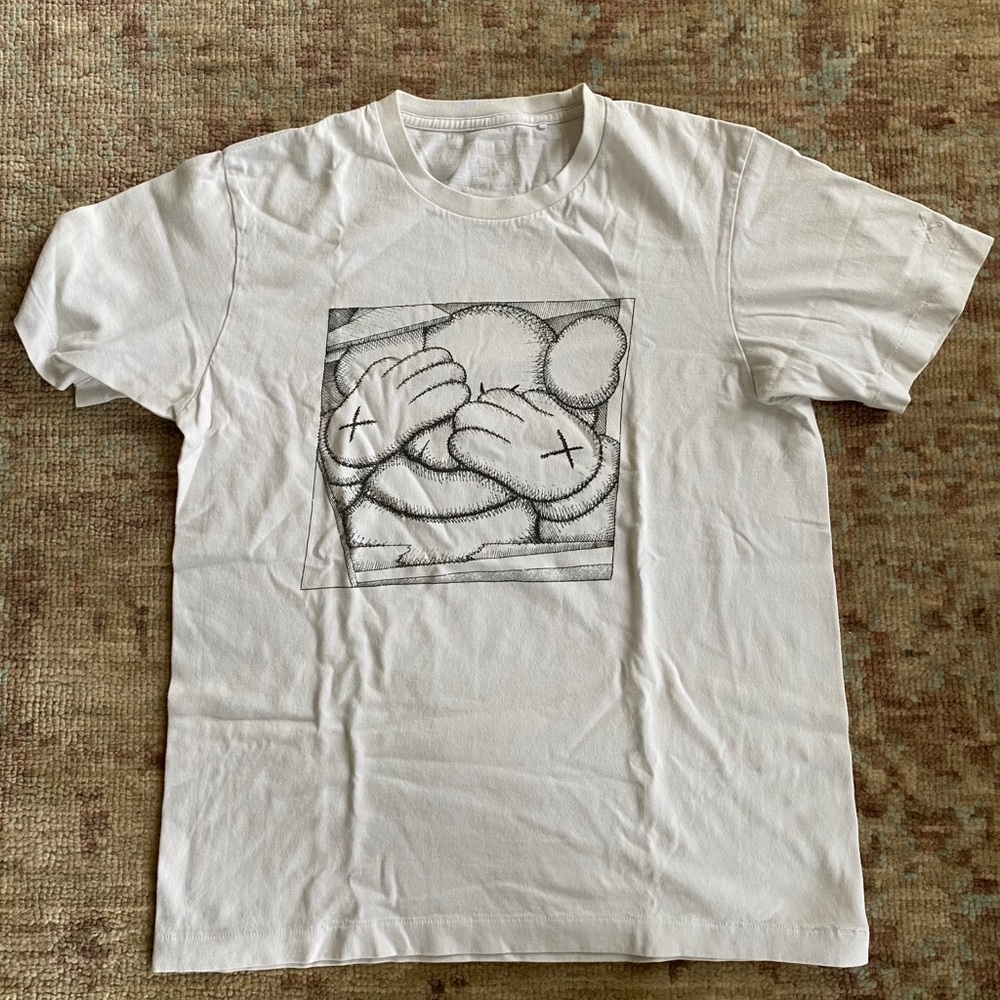 Kaws x Uniqlo T-shirt Size M